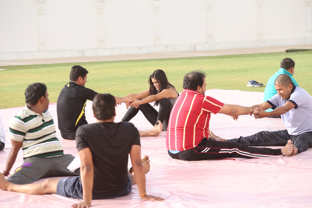Outdoor Group Yoga