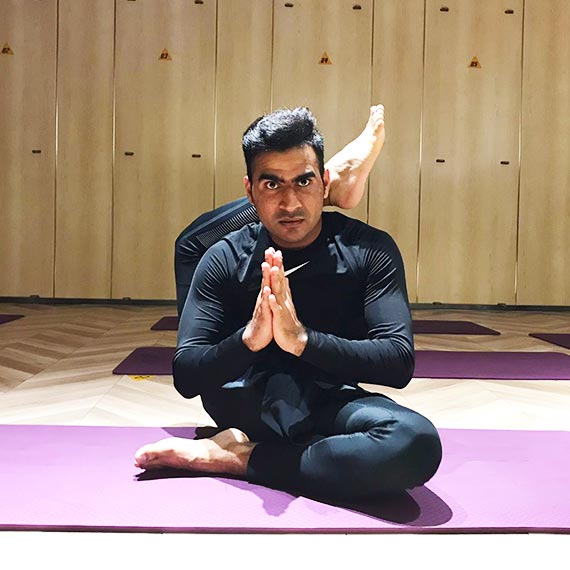 Yoga Instructors in Thane, Professional Male Yoga Trainers in Mumbai