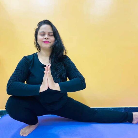 Female Yoga Teacher Goregaon Mumbai Mamta Sonaviya