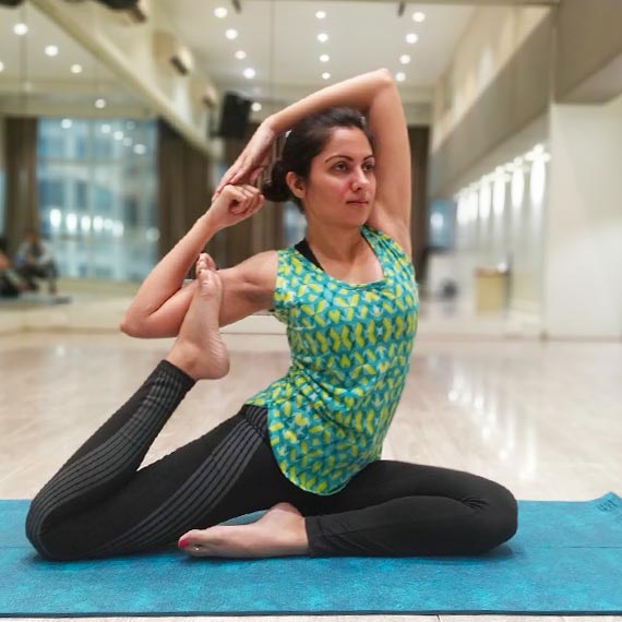Advanced Female Yoga Instructor Andheri West Ashtanga Yoga Teacher
