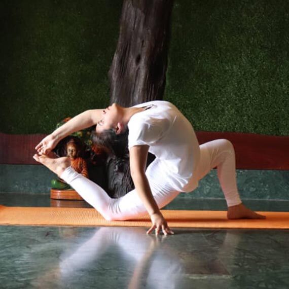 Female Yoga Teacher at Home Prabhadevi